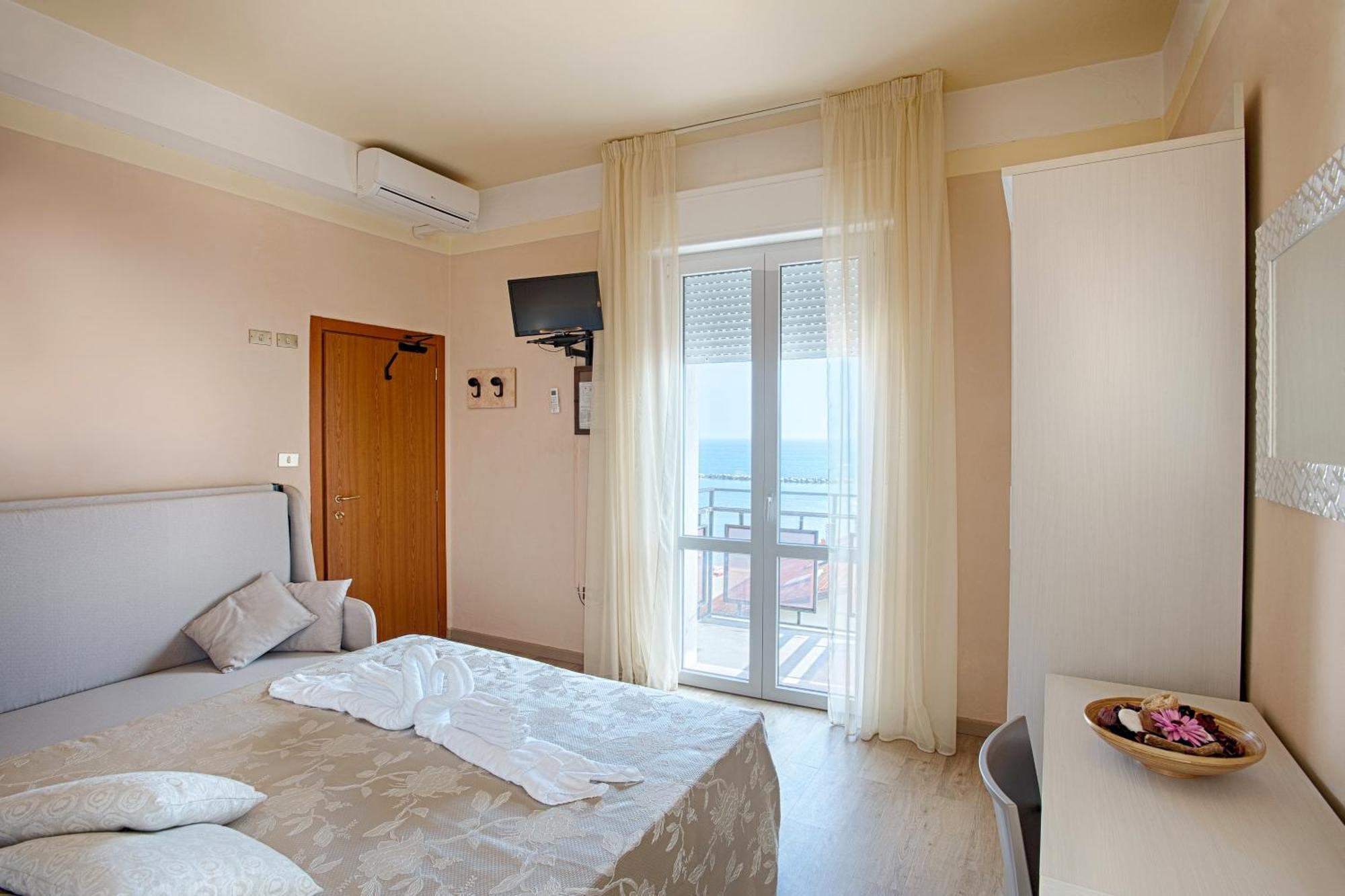 Hotel Barca D'Oro Беллария-Иджеа-Марина Экстерьер фото